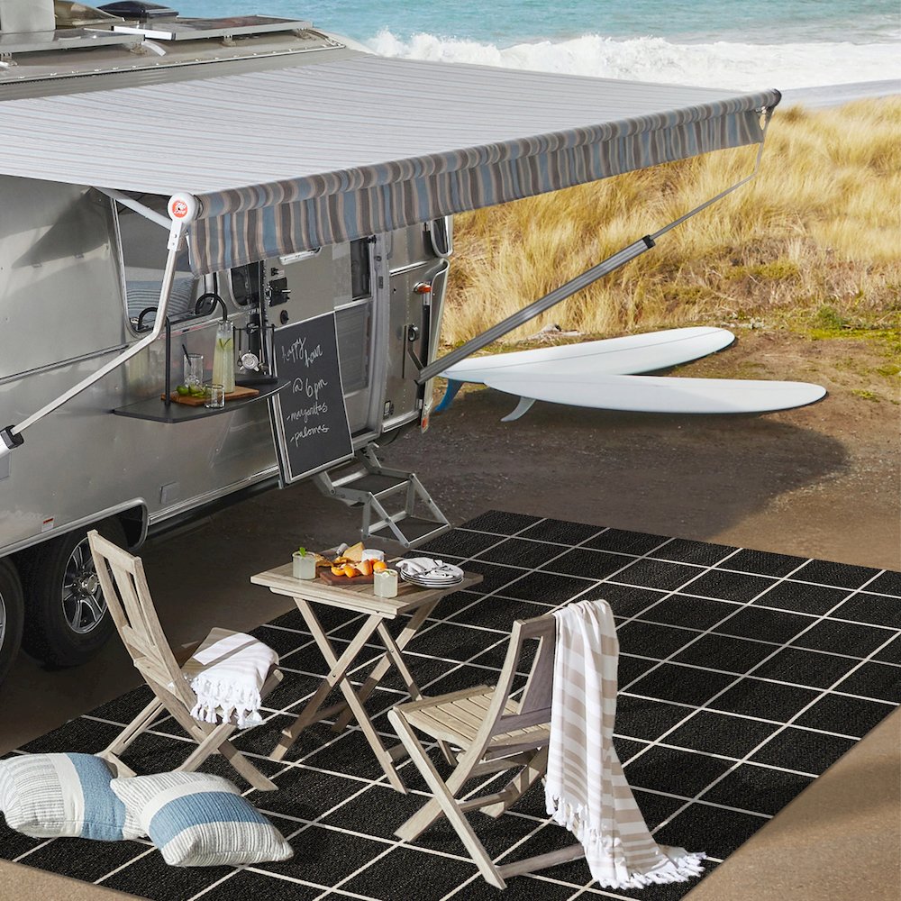 Grid Modern Squares Indoor/Outdoor Area Rug. Picture 15