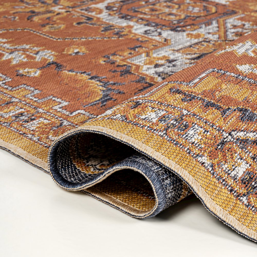 Medallion Reversible Machine-Washable Indoor/Outdoor Runner Rug. Picture 3