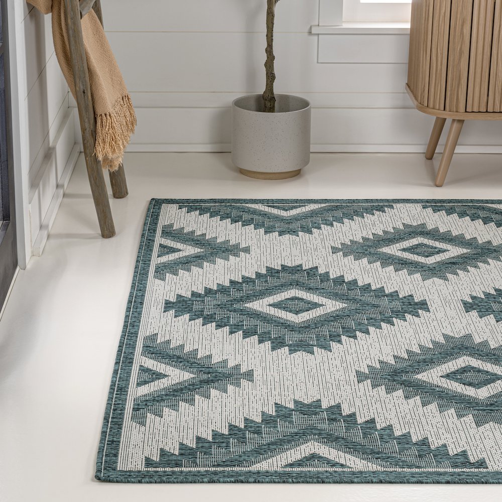 Lior Geometric Moroccan Diamond Indoor/Outdoor Area Rug. Picture 1