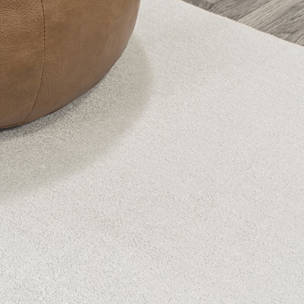 Twyla Classic Solid Low-Pile Machine-Washable Area Rug. Picture 5
