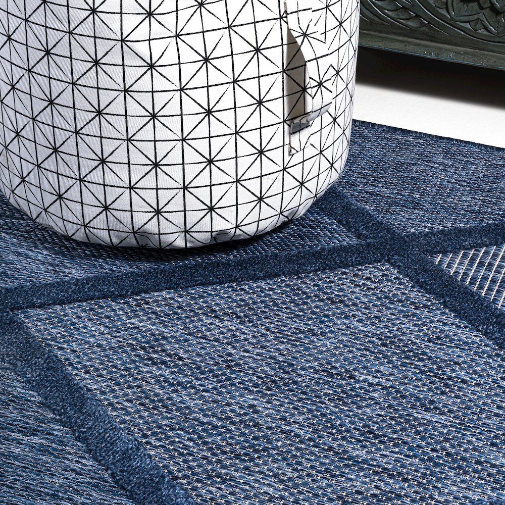 Salines Diamond Trellis Indoor/Outdoor Area Rug. Picture 5