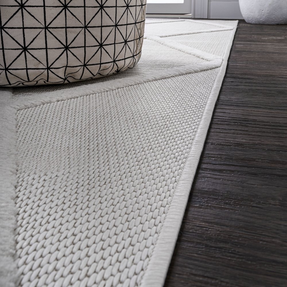 Salines Diamond Trellis Indoor/Outdoor Area Rug. Picture 7