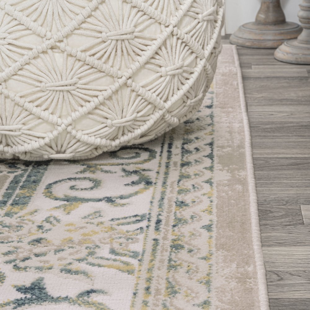 Rosalia Cottage Medallion Runner Rug. Picture 2