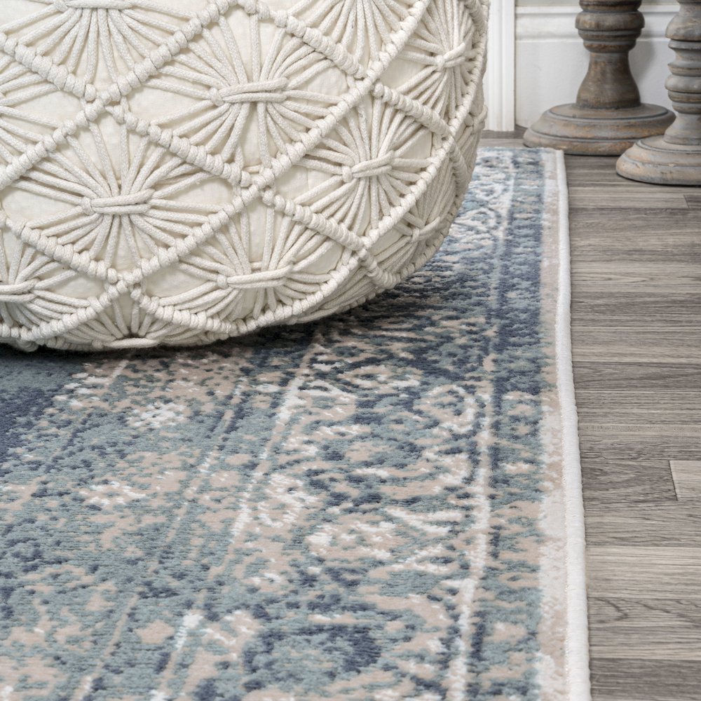 Rosalia Cottage Medallion Runner Rug. Picture 2
