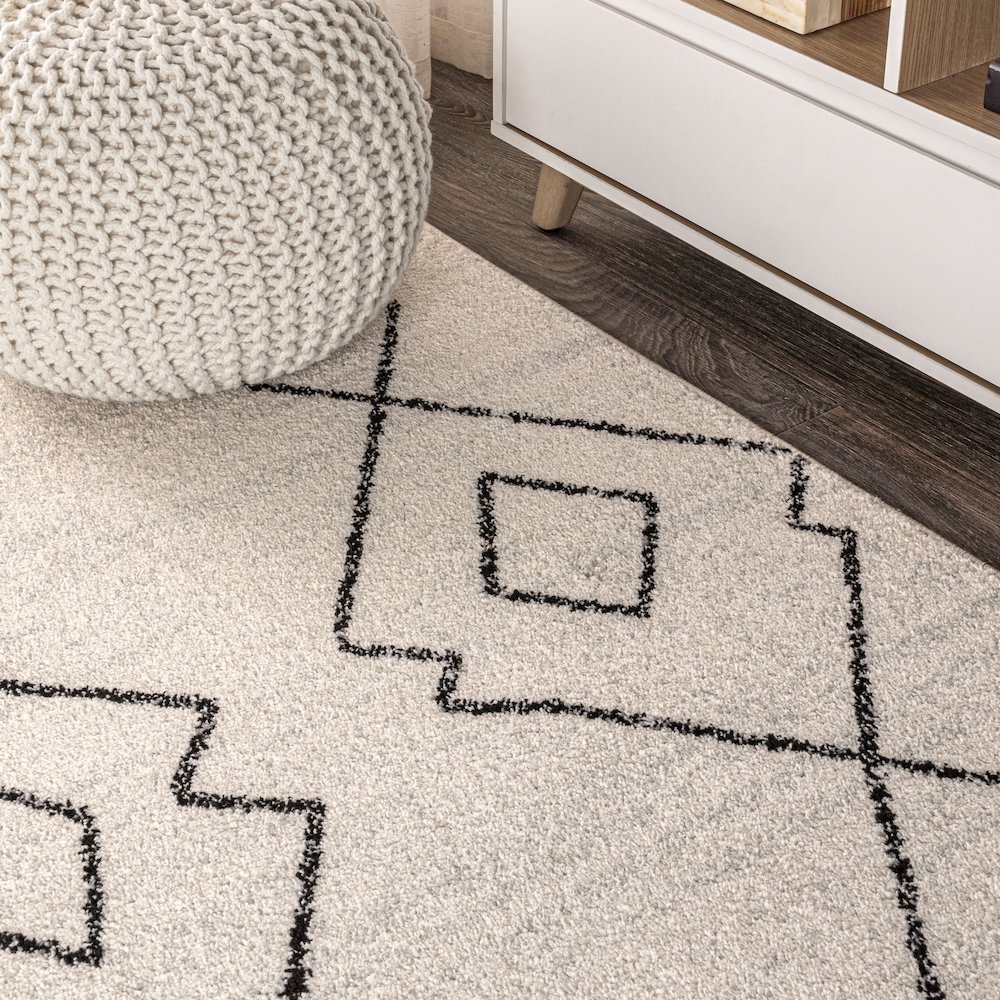 Alia Moroccan Beni Souk Area Rug. Picture 8