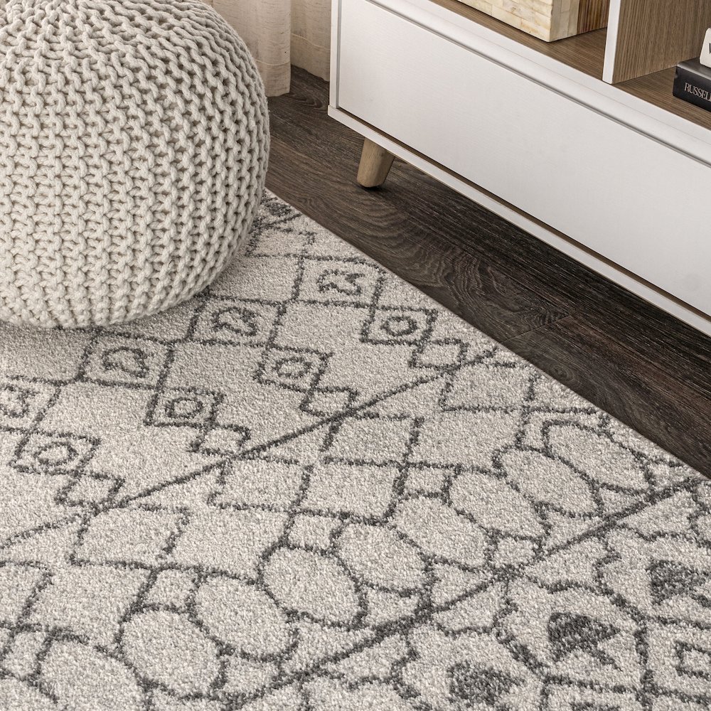 Izil Moroccan Beni Souk Area Rug. Picture 8
