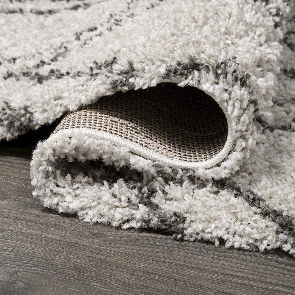 Soller Diamond Trellis Shag Area Rug. Picture 10