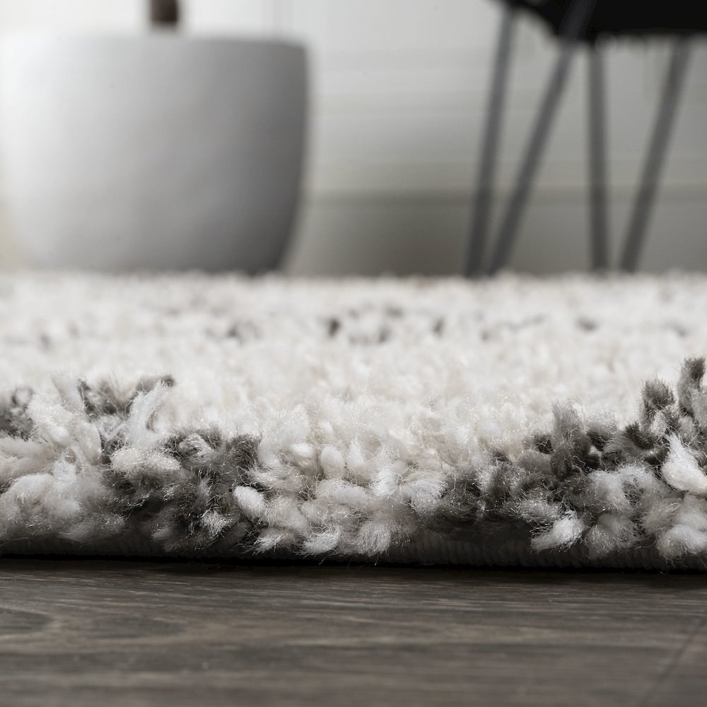 Soller Diamond Trellis Shag Area Rug. Picture 13