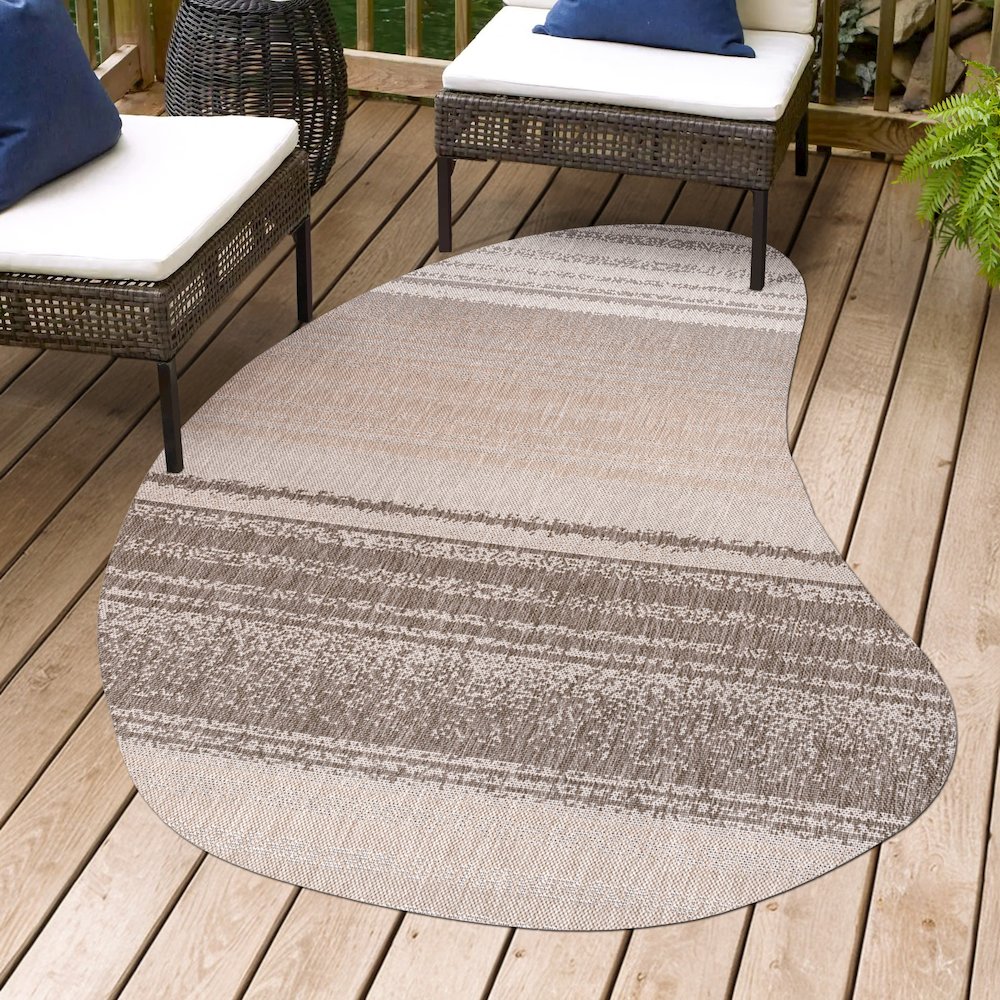 Evan Modern Rustic Organic CurveIndoor/Outdoor Shaped  Rug. Picture 1