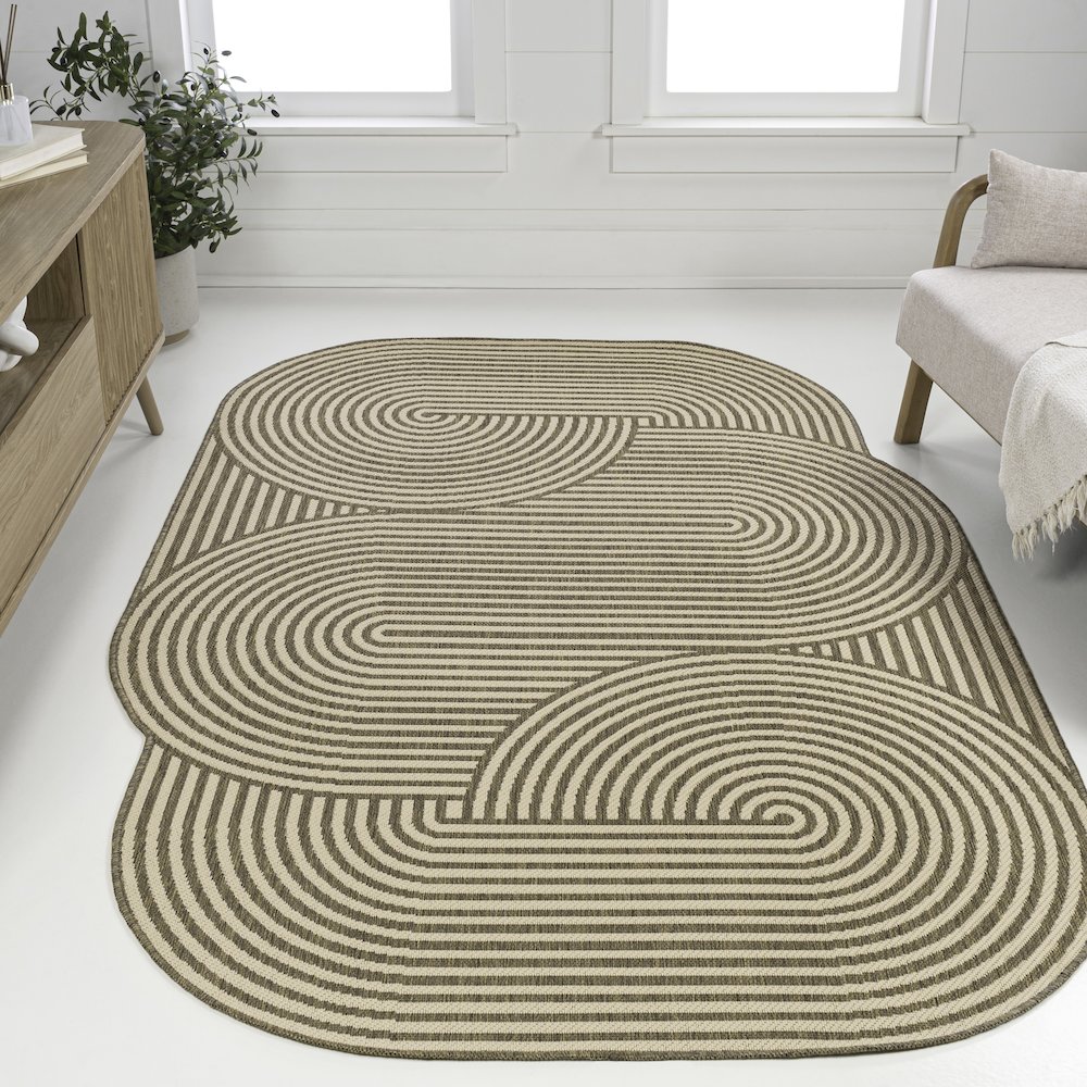 Beige/Brown 9 ft. x 12 ft. Indoor/Outdoor Shaped Area Rug. Picture 2
