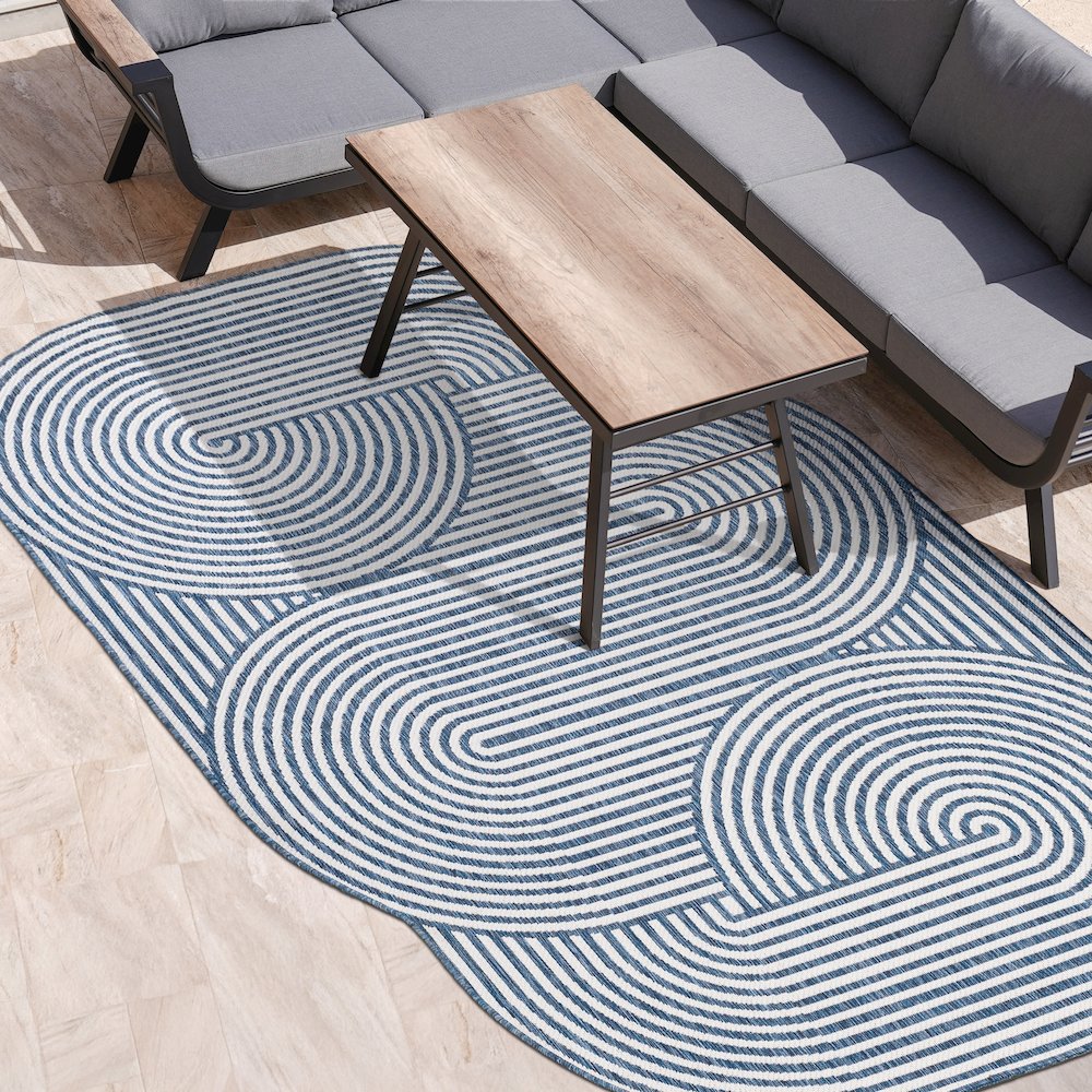 Cream/Navy 9 ft. x 12 ft. Indoor/Outdoor Shaped Area Rug. Picture 3