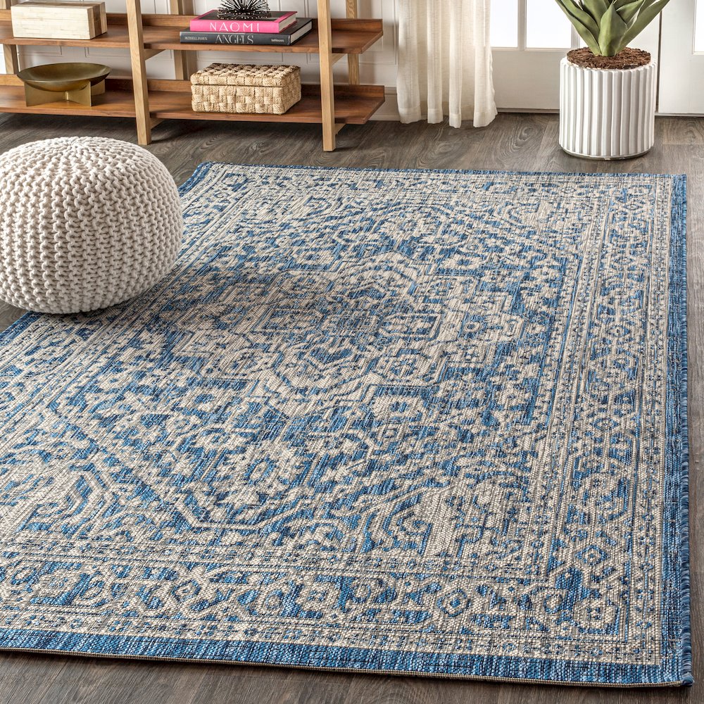 Sinjuri Medallion Textured Weave Indoor/Outdoor Area Rug. Picture 3