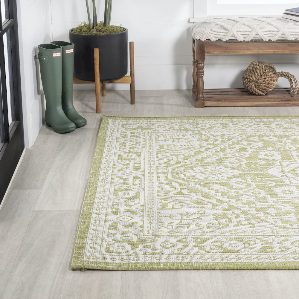 Sinjuri Medallion Textured Weave Indoor/Outdoor Area Rug. Picture 3