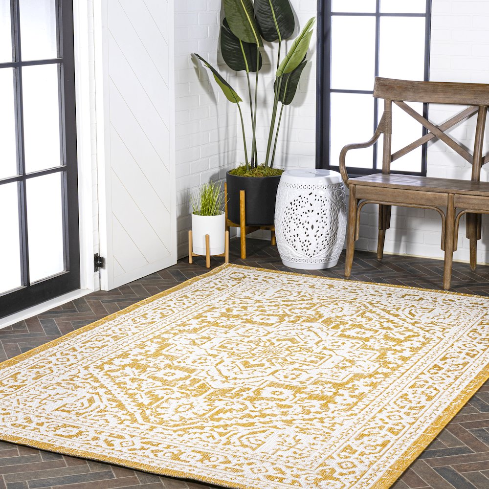 Sinjuri Medallion Textured Weave Indoor/Outdoor Area Rug. Picture 9
