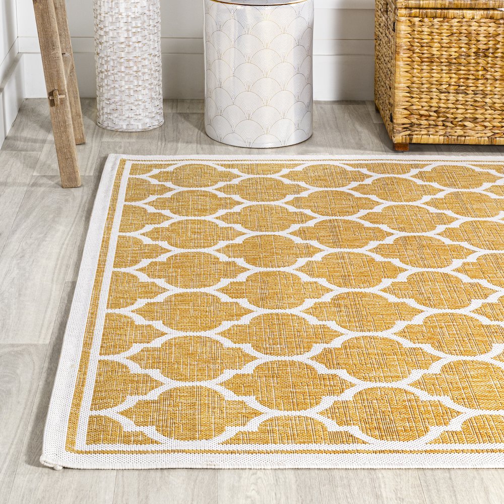Trebol Moroccan Trellis Textured Weave Indoor/Outdoor Area Rug. Picture 3