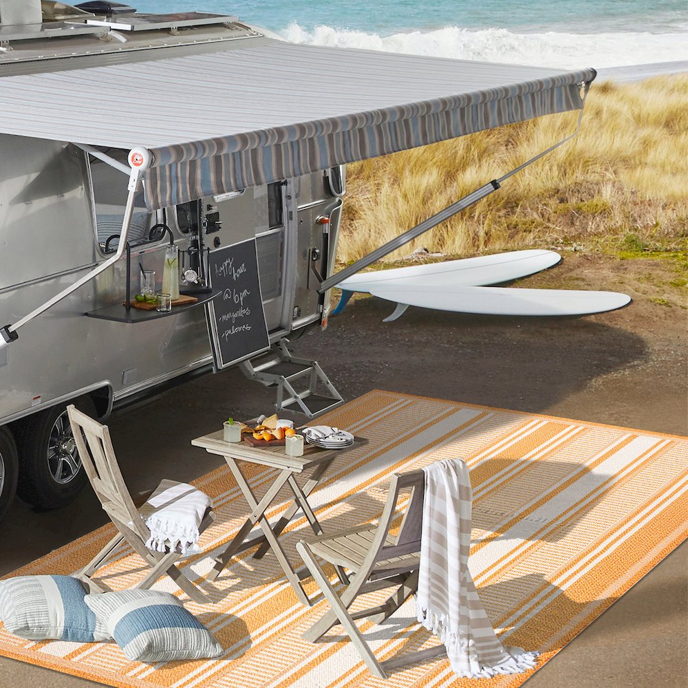 Haynes Modern Double Stripe Indoor/Outdoor Area Rug. Picture 15