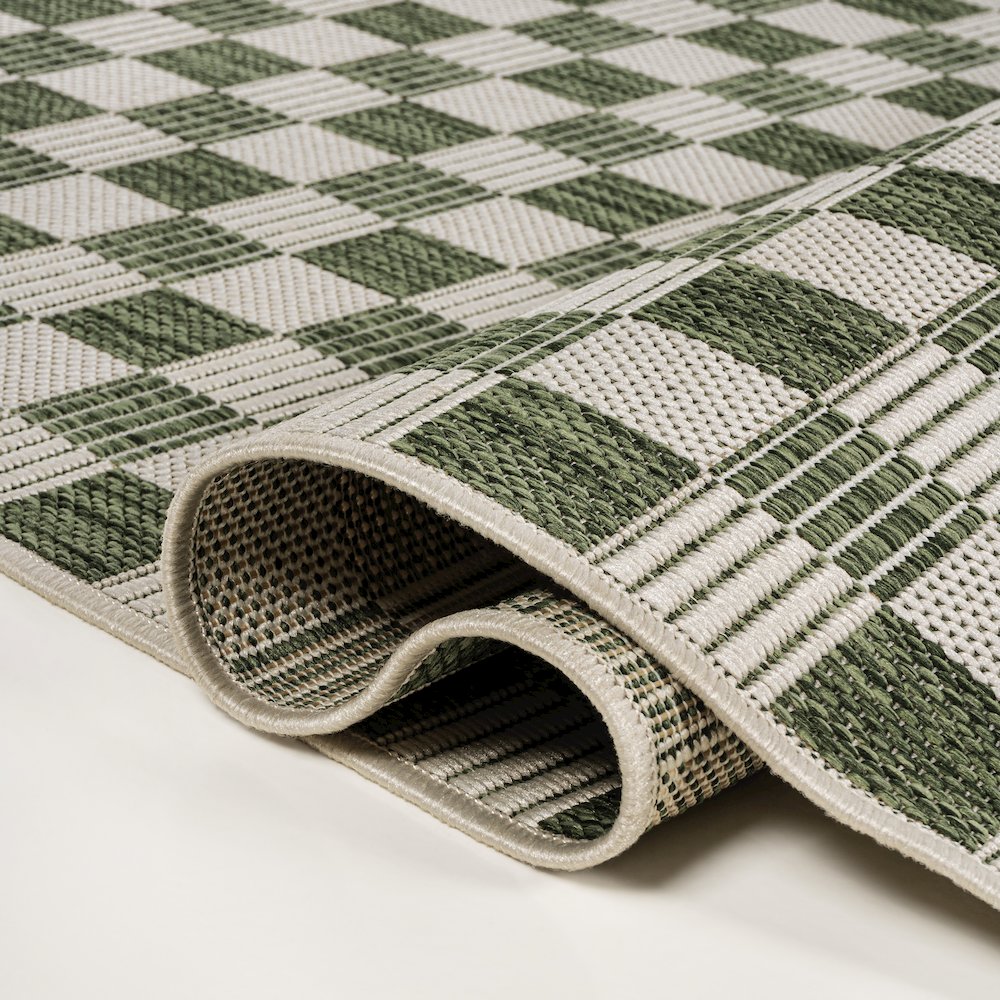 Aimee Traditional Cottage Checkerboard Indoor/Outdoor Area Rug. Picture 4