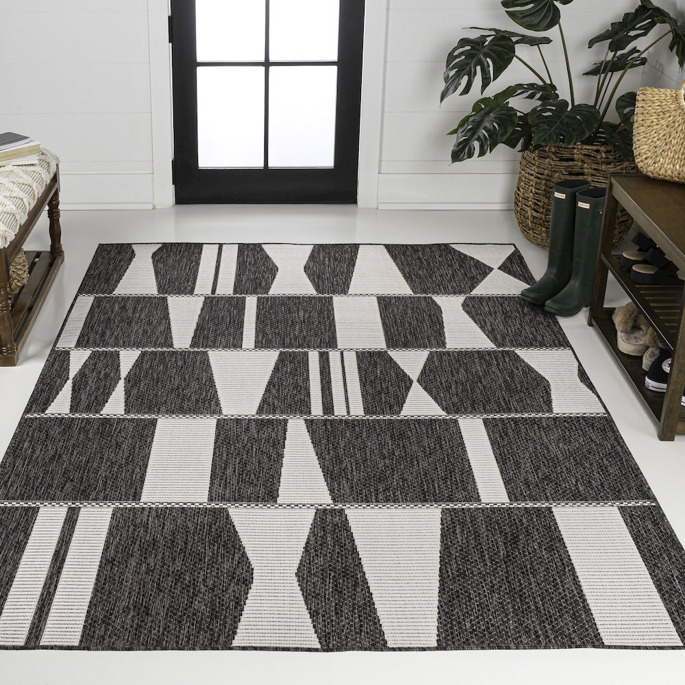 Two-Tone Black/Cream 8 ft. x 10 ft. Indoor/Outdoor Area Rug. Picture 2