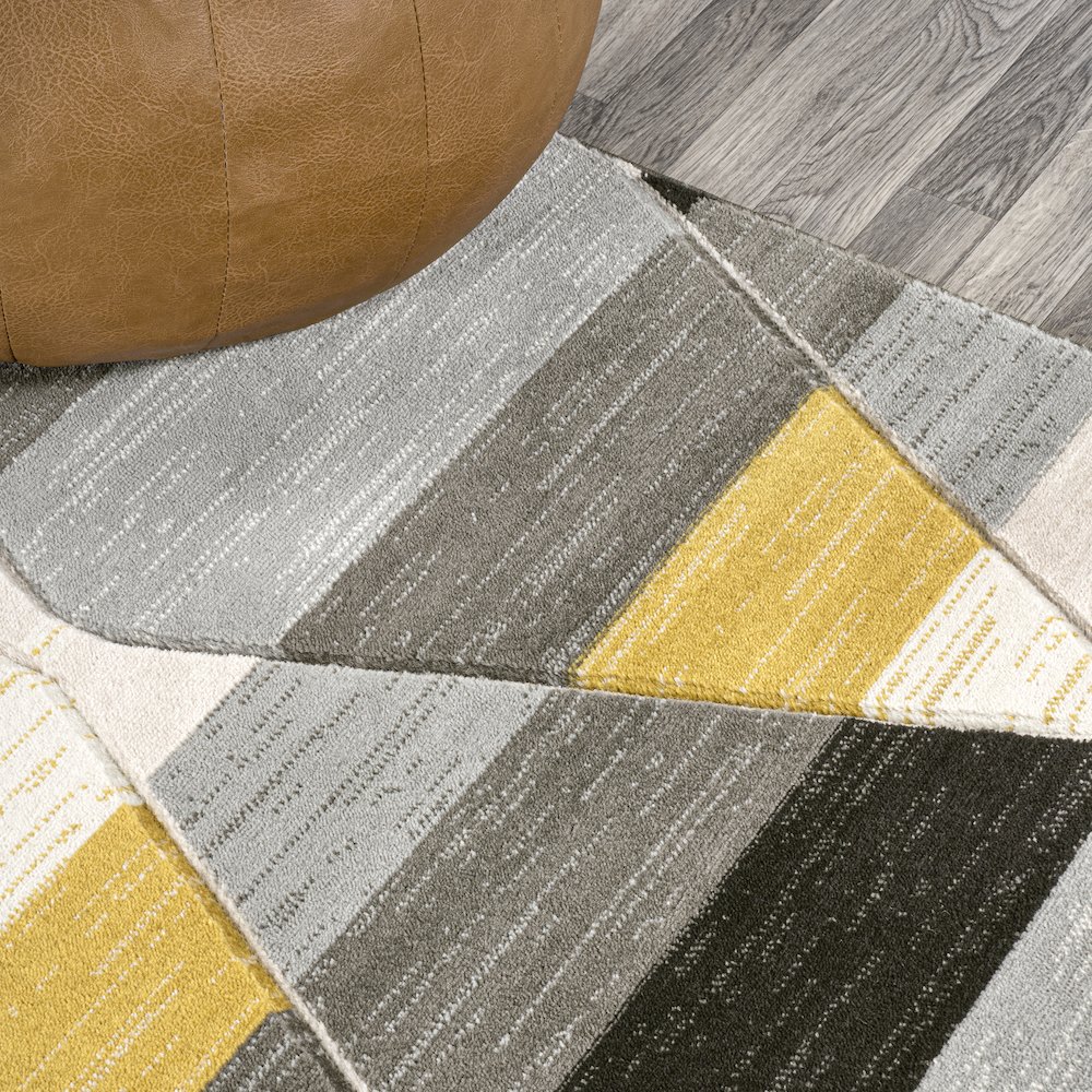 Kehoe Retro Diamonds Geometric Area Rug. Picture 7