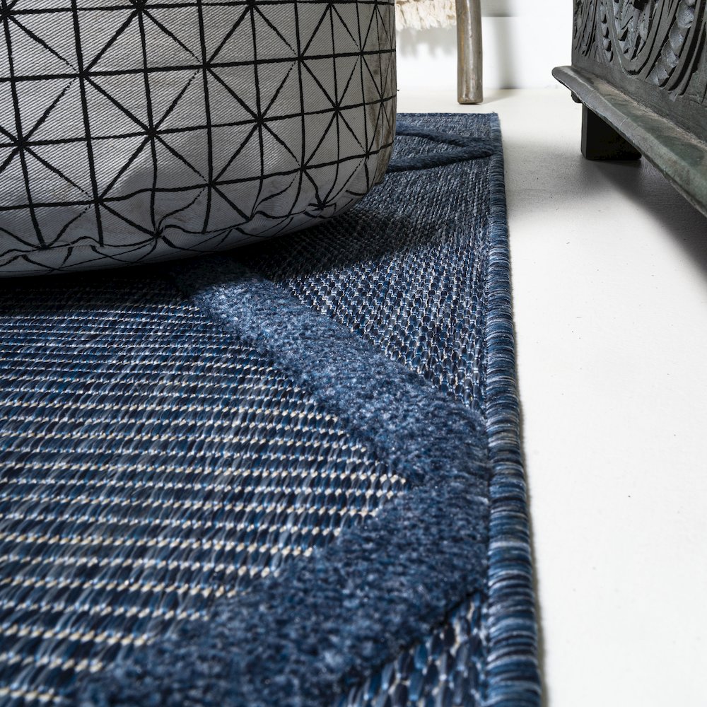 Salines Diamond Trellis Indoor/Outdoor Area Rug. Picture 7