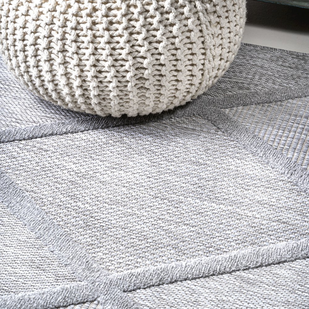 Salines Diamond Trellis Indoor/Outdoor Area Rug. Picture 5