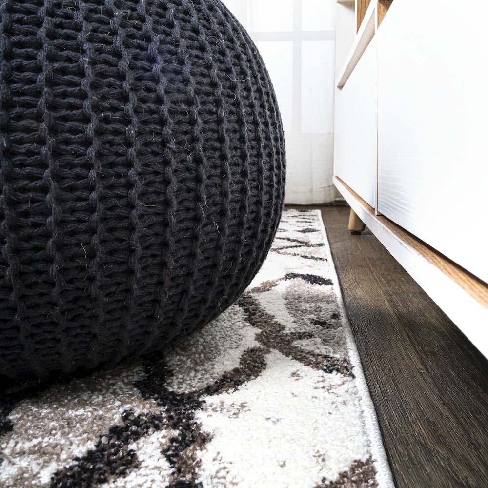 Aksil Moroccan Diamond Area Rug. Picture 8