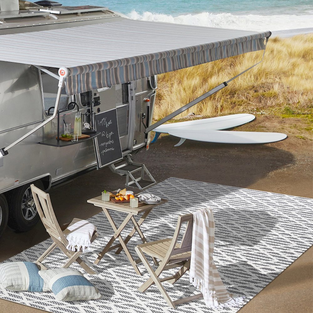 Ararat High-Low Pile Moroccan Diamond Modern Indoor/Outdoor Area Rug. Picture 16