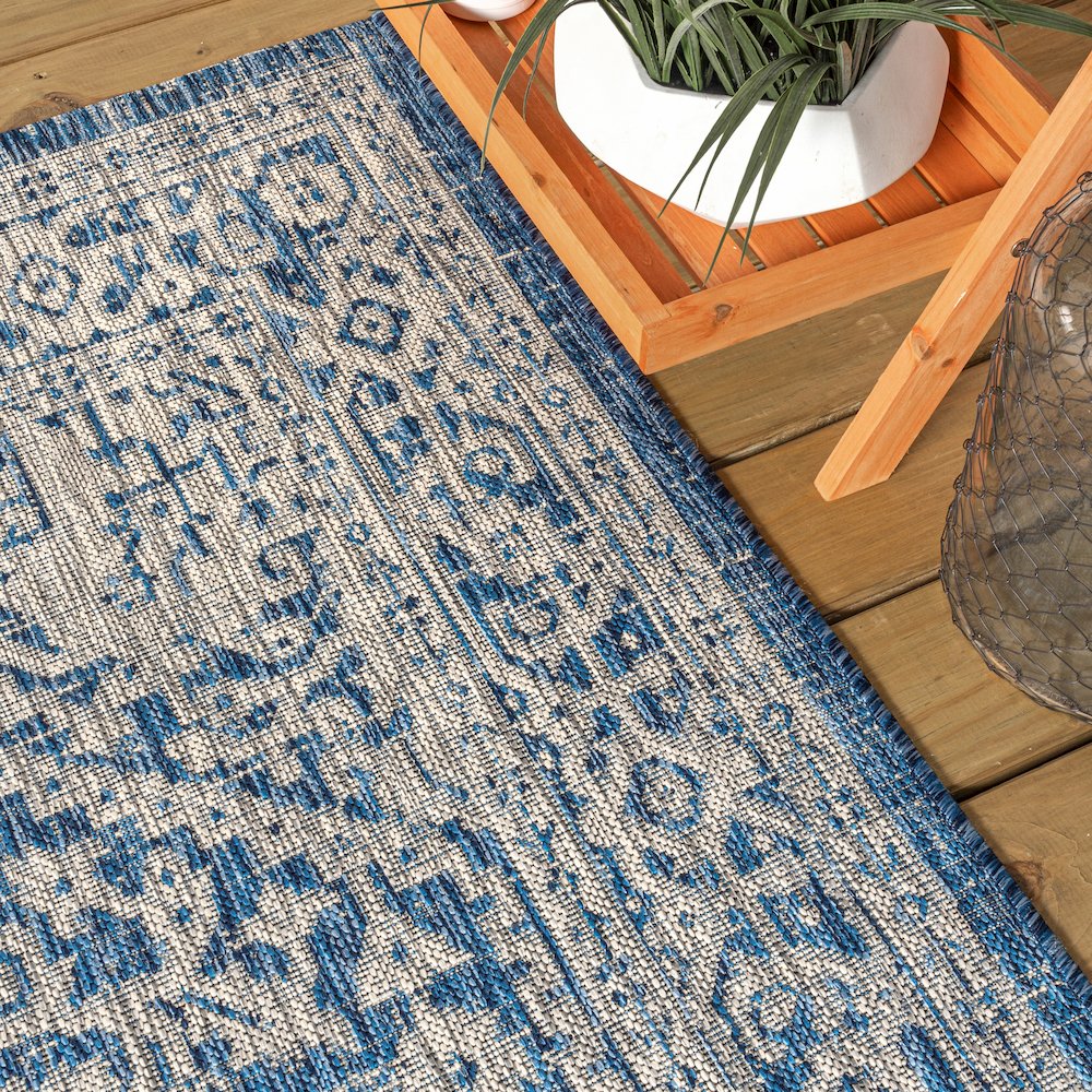 Sinjuri Medallion Textured Weave Indoor/Outdoor Area Rug. Picture 5