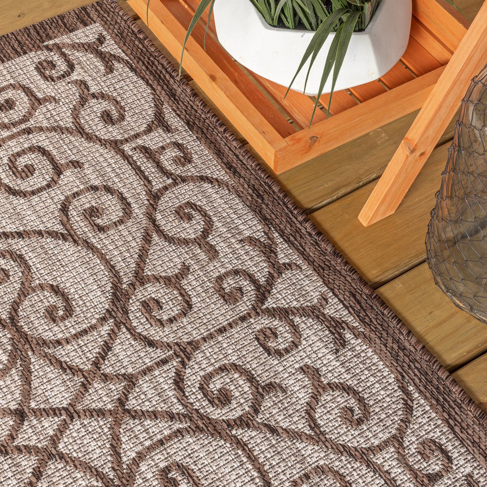 Madrid Vintage Filigree Textured Weave Indoor/Outdoor Round Rug. Picture 5