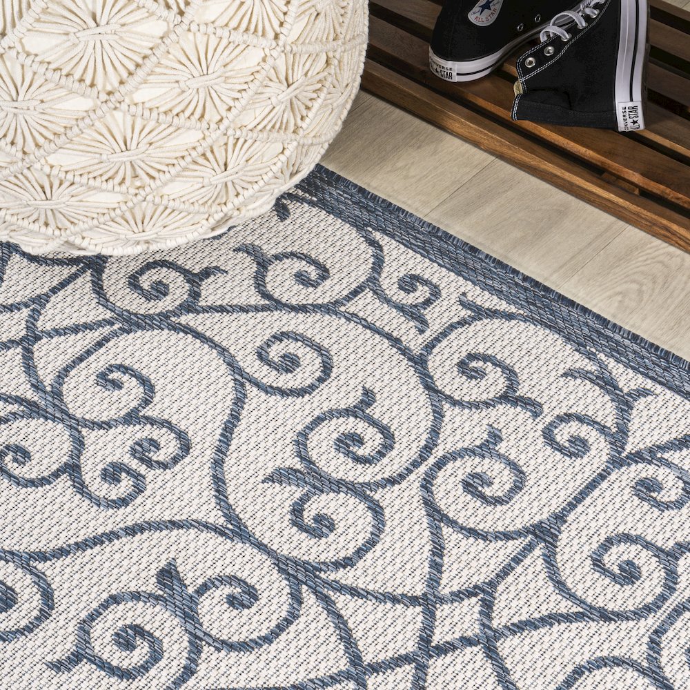 Madrid Vintage Filigree Textured Weave Indoor/Outdoor Round Rug. Picture 4