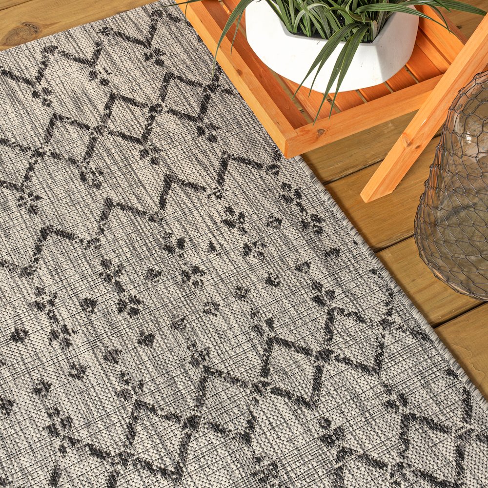 Ourika Moroccan Geometric Textured Weave Indoor/Outdoor Round Rug. Picture 5