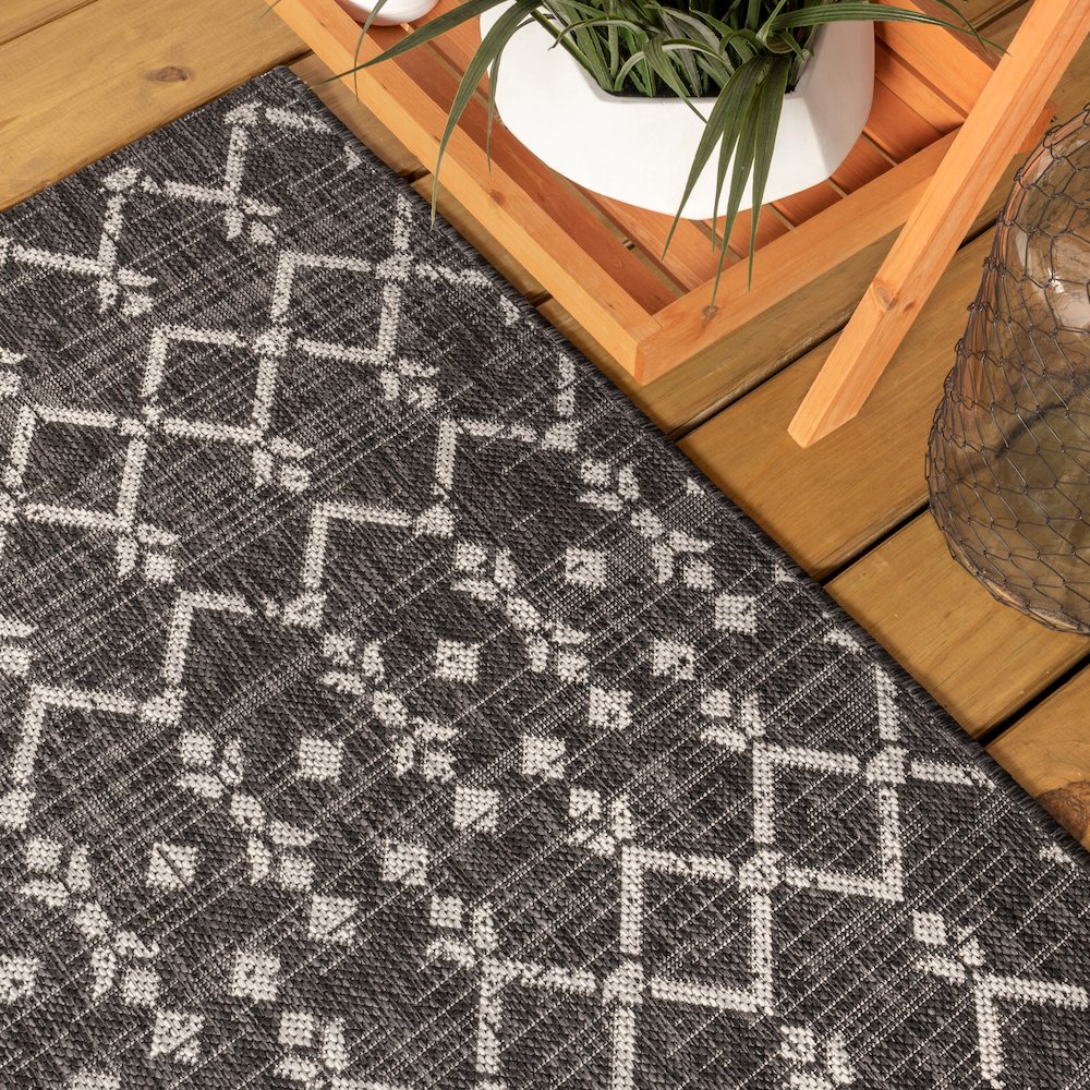 Ourika Moroccan Geometric Textured Weave Indoor/Outdoor Round Rug. Picture 5