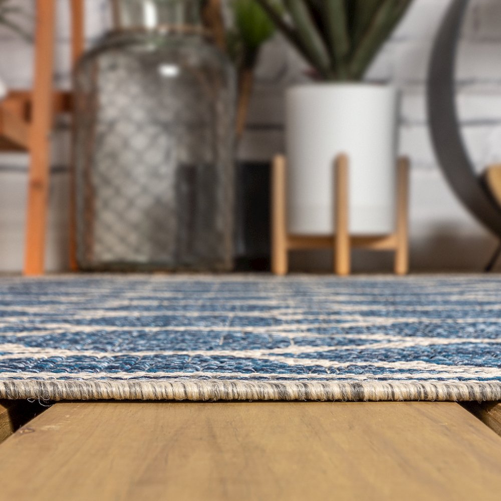 Trebol Moroccan Trellis Textured Weave Indoor/Outdoor Area Rug. Picture 9