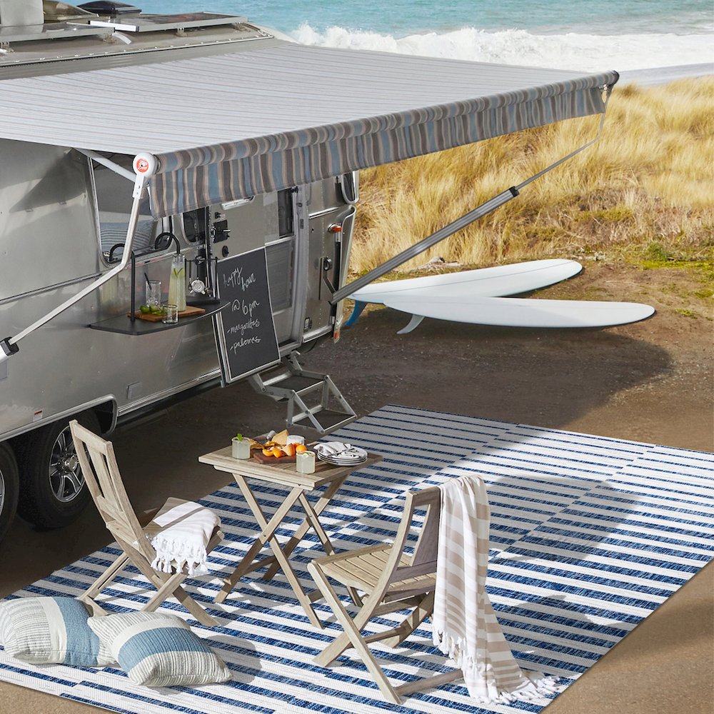 Sukie Modern Offset Stripe Indoor/Outdoor Area Rug. Picture 13