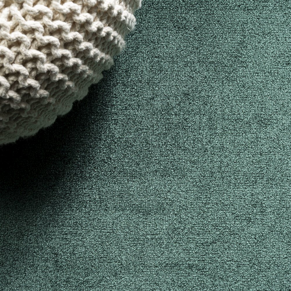 Haze Solid Low Pile Area Rug Emerald. Picture 7