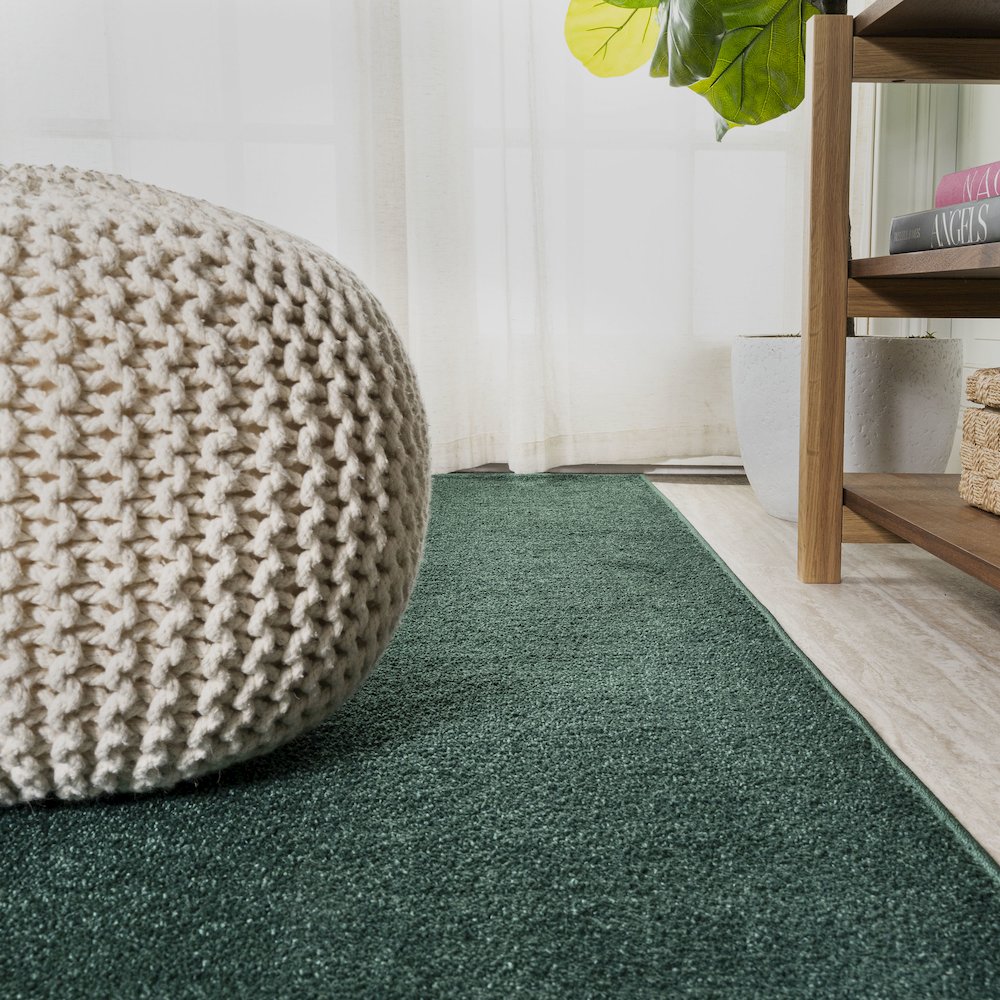 Haze Solid Low Pile Area Rug Emerald. Picture 10