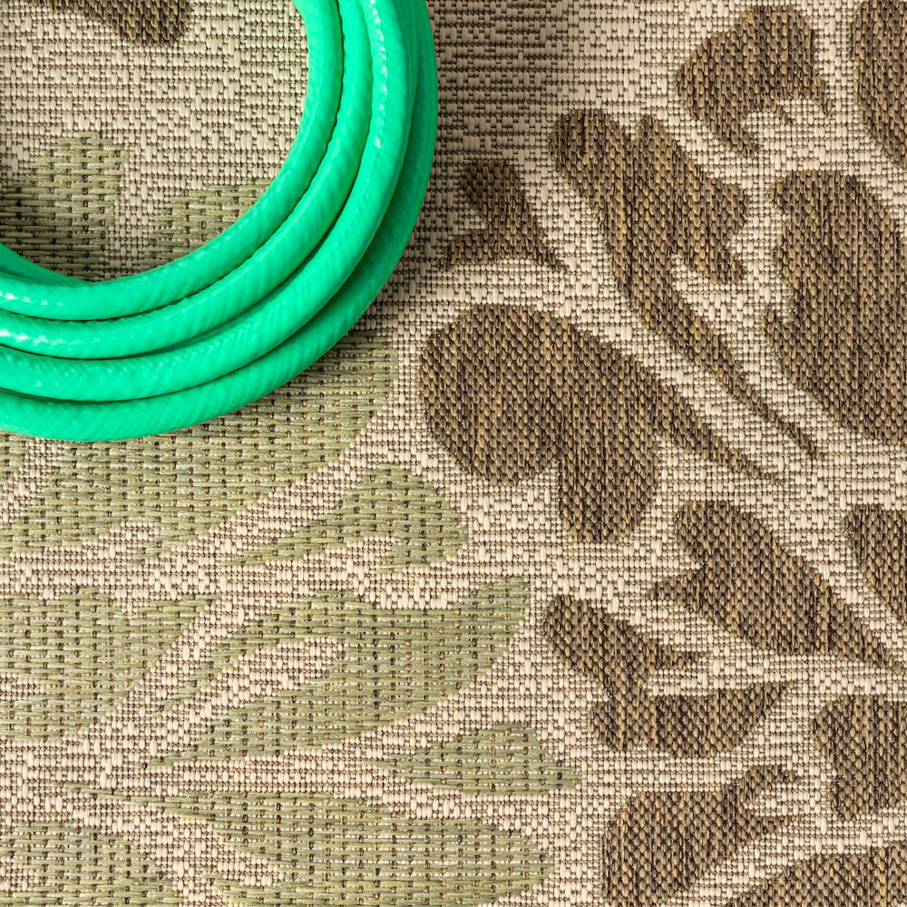 Zinnia Modern Floral Textured Weave Indoor/Outdoor Area Rug. Picture 4
