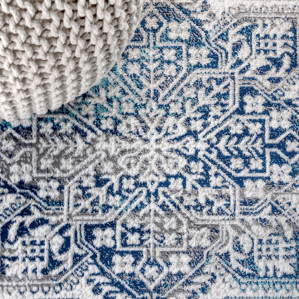 Modern Persian Vintage Medallion Area Rug. Picture 4