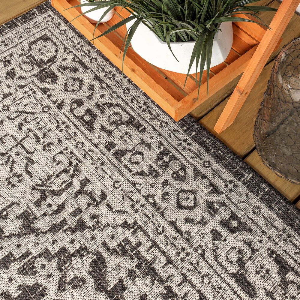 Sinjuri Medallion Textured Weave Indoor/Outdoor Area Rug. Picture 8
