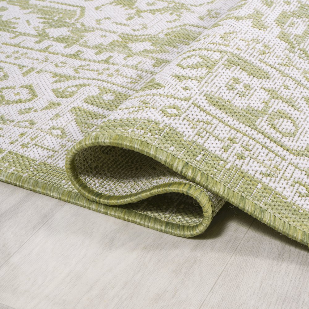 Sinjuri Medallion Textured Weave Indoor/Outdoor Area Rug. Picture 13