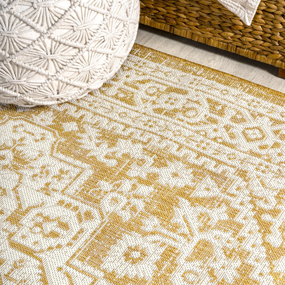 Sinjuri Medallion Textured Weave Indoor/Outdoor Area Rug. Picture 11