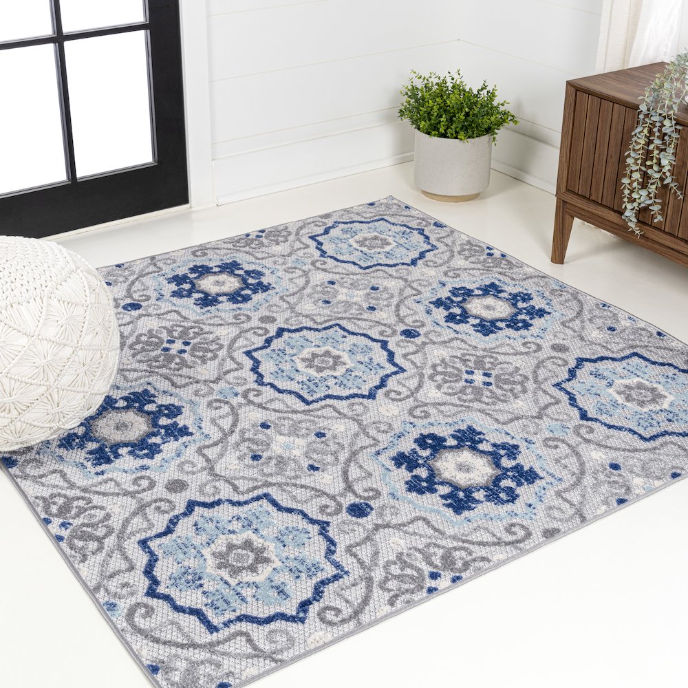 Mediterranean Medallion Indoor/Outdoor Area Rug. Picture 2