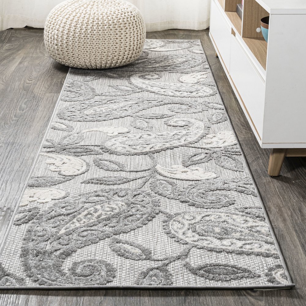 Julien Paisley High-Low Indoor/Outdoor Area Rug. Picture 2