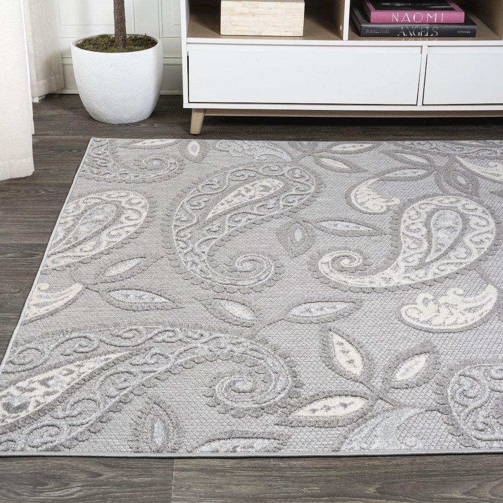 Julien Paisley High-Low Indoor/Outdoor Area Rug. Picture 3