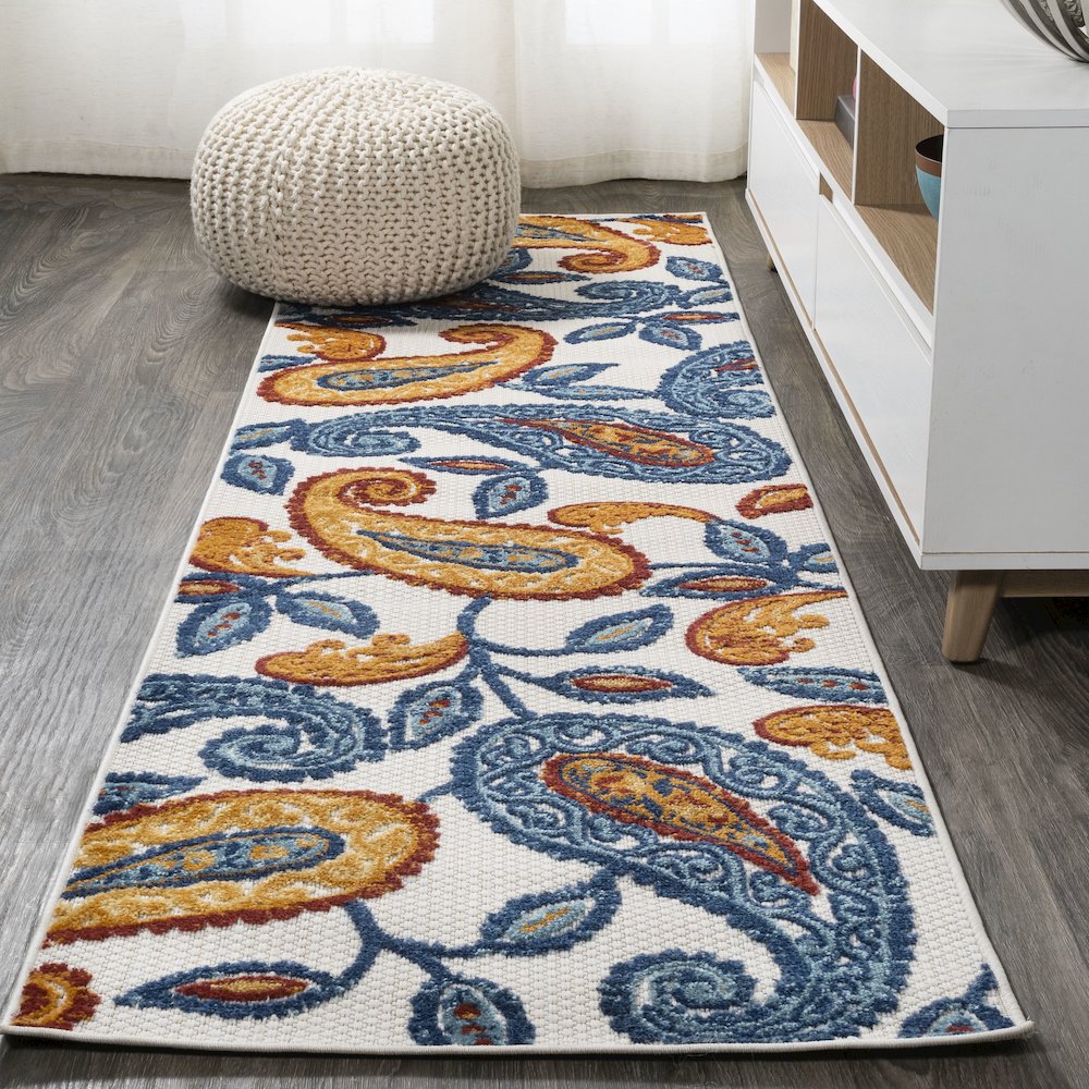 Julien Paisley High-Low Indoor/Outdoor Area Rug. Picture 2