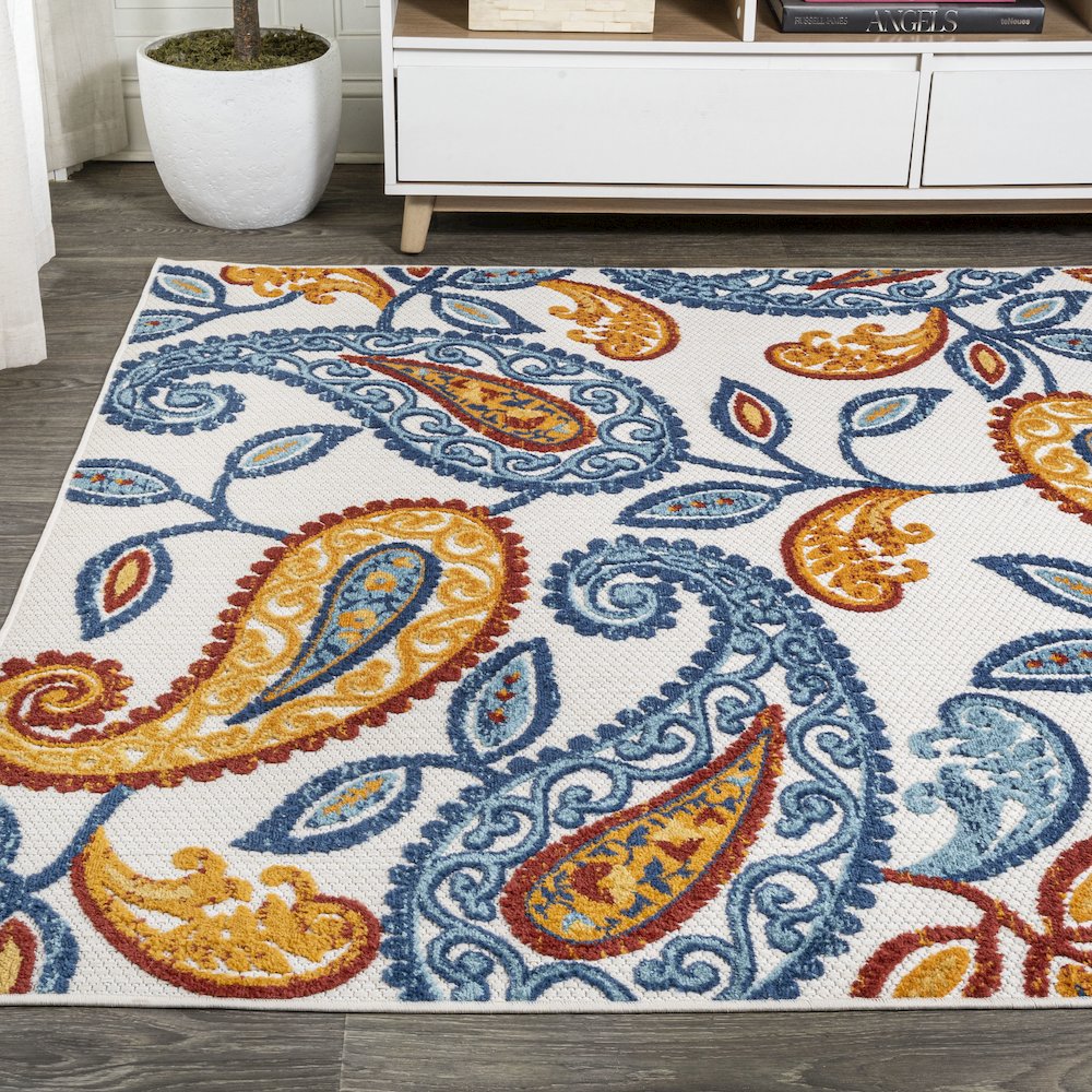 Julien Paisley High-Low Indoor/Outdoor Area Rug. Picture 3