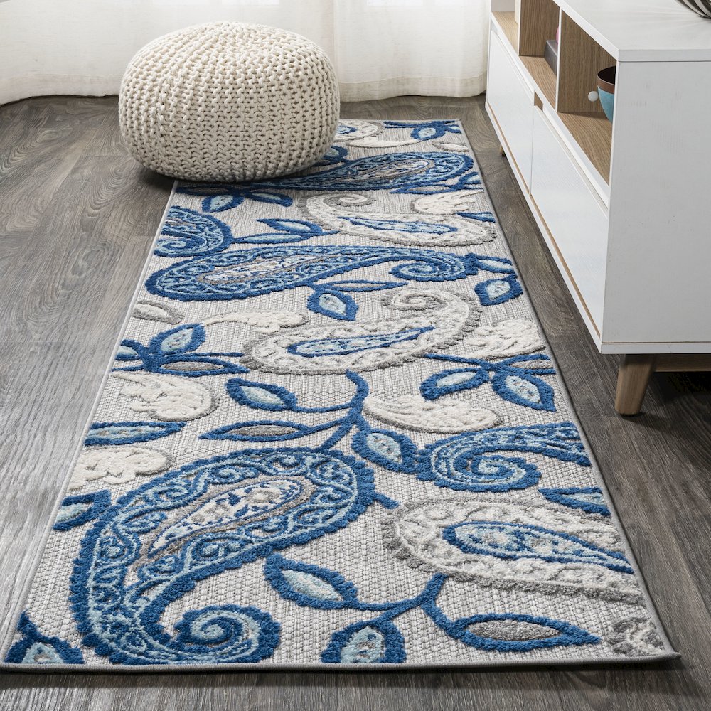 Julien Paisley High-Low Indoor/Outdoor Area Rug. Picture 2