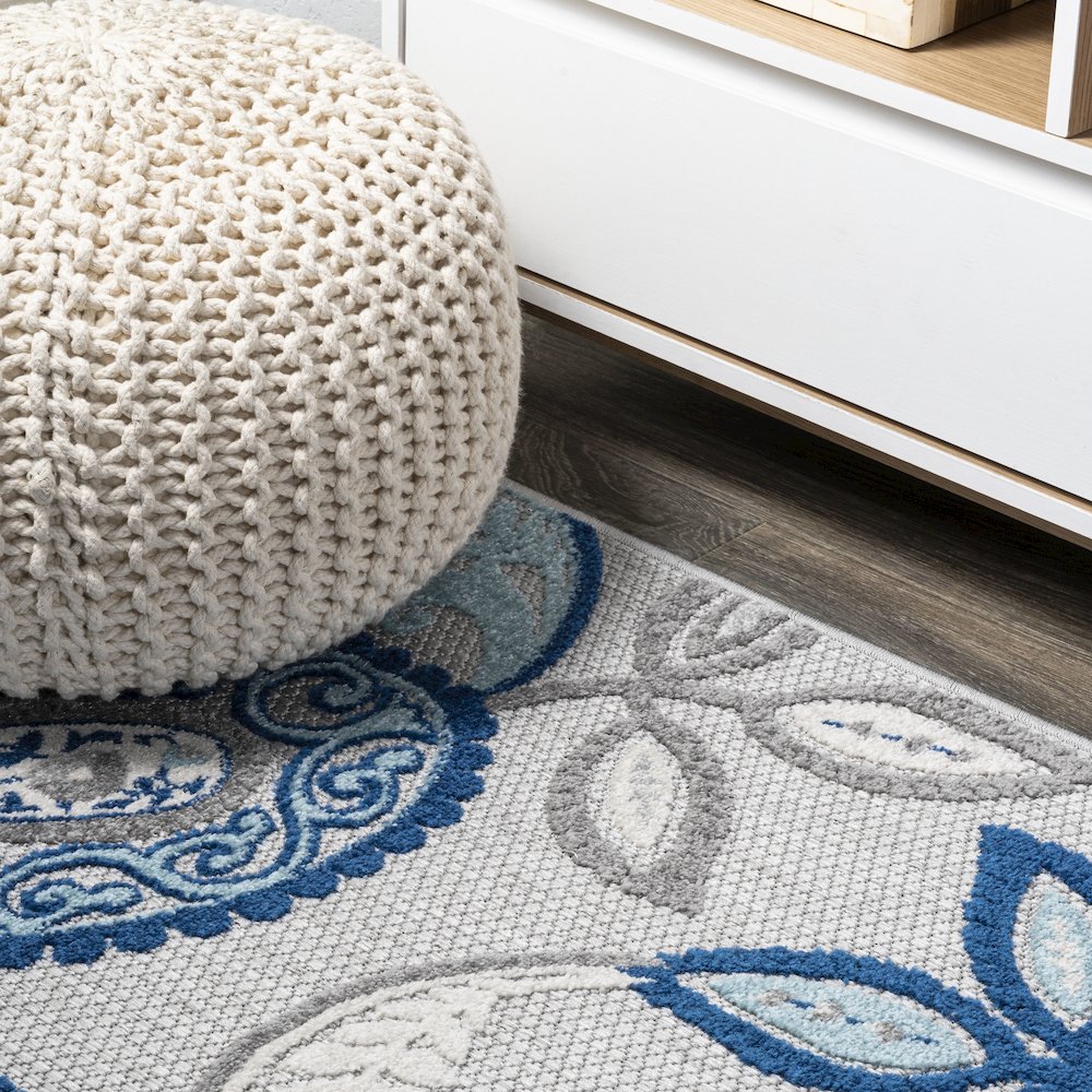 Julien Paisley High-Low Indoor/Outdoor Area Rug. Picture 5