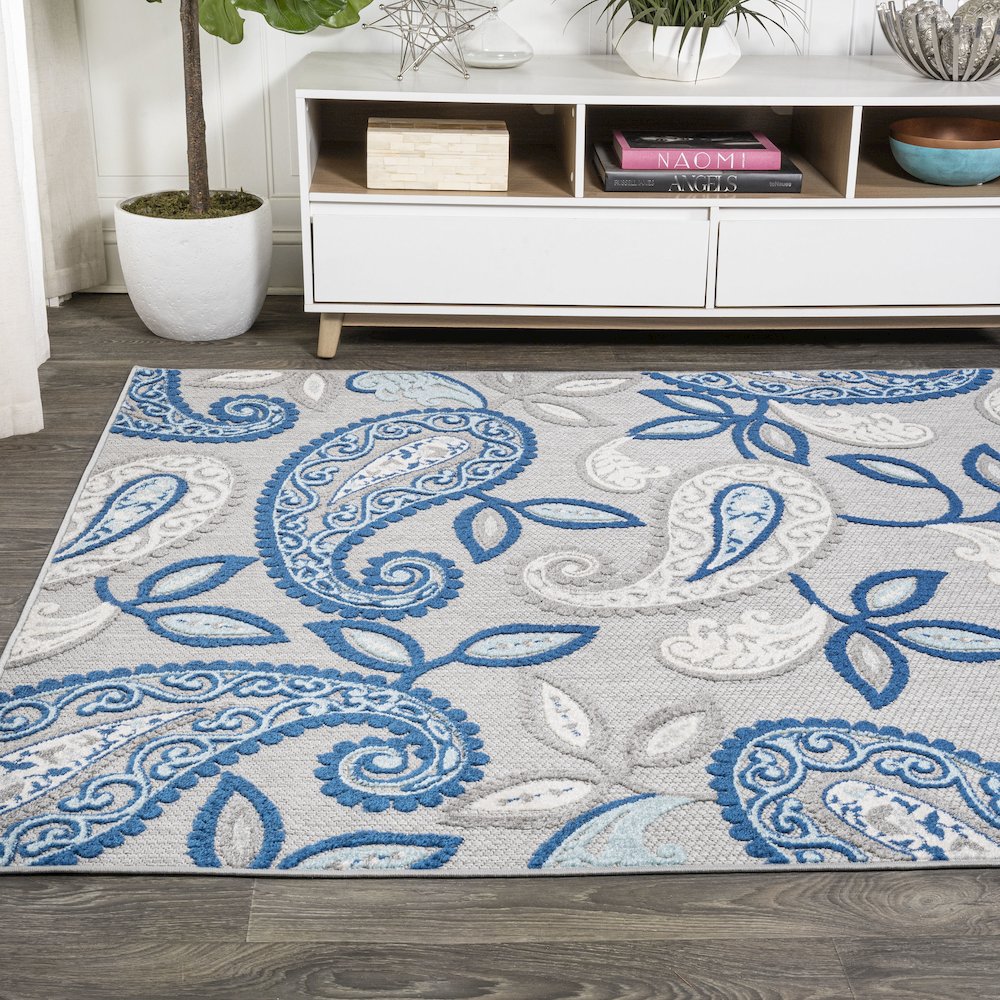 Julien Paisley High-Low Indoor/Outdoor Area Rug. Picture 3