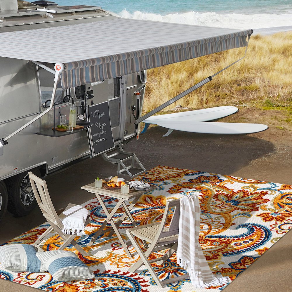 Gordes Paisley High-Low Indoor/Outdoor Area Rug. Picture 9